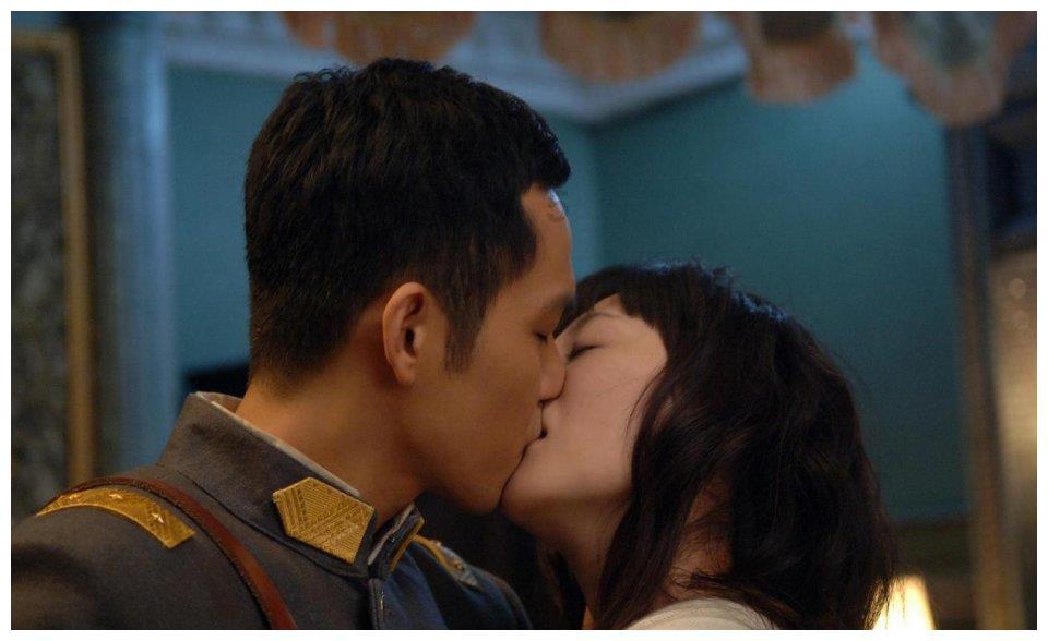 琳娜整理房间